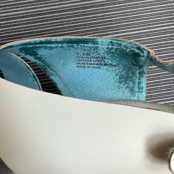 *gently used* Jambu wedge sandals (size 7.5) - Picture 9 of 12